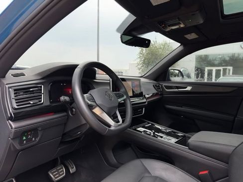 Used 2024 Volkswagen Atlas Cross Sport SEL R-Line AWD/4WD image 4