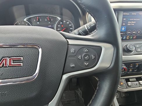 Used 2023 GMC Acadia SLT image 33