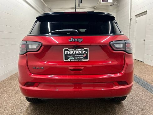 Used 2023 Jeep Compass High Altitude AWD/4WD image 3