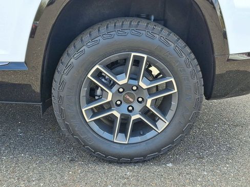 New 2026 GMC Terrain AT4 w/ Technology Package II AWD/4WD image 5
