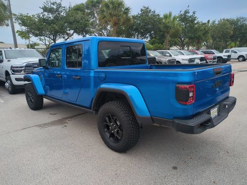 Used 2024 Jeep Gladiator Sport AWD/4WD image 8
