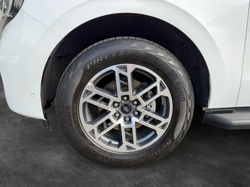 Used 2025 Ford Expedition Active AWD/4WD image 4