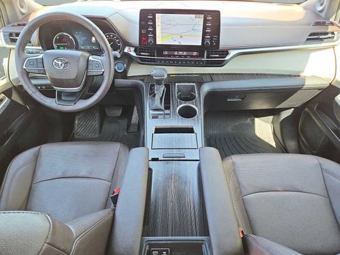Used 2024 Toyota Sienna Platinum image 15