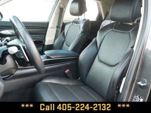 Used 2025 Genesis GV70 2.5T AWD/4WD image 18