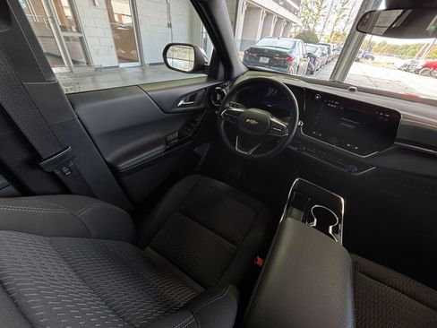 Used 2025 Chevrolet Equinox LT image 36