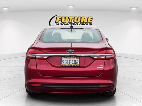 Used 2017 Ford Fusion SE w/ Fusion SE Technology Package FWD image 6