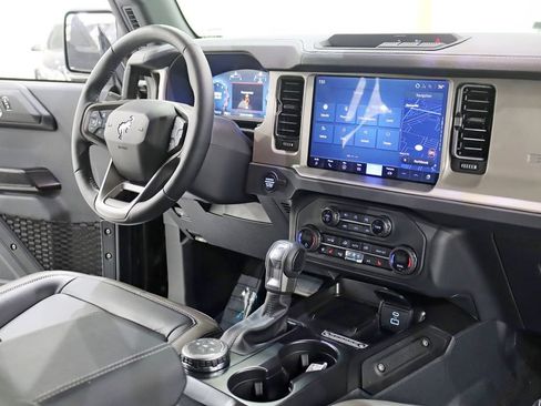 Used 2025 Ford Bronco Outer Banks AWD/4WD image 32