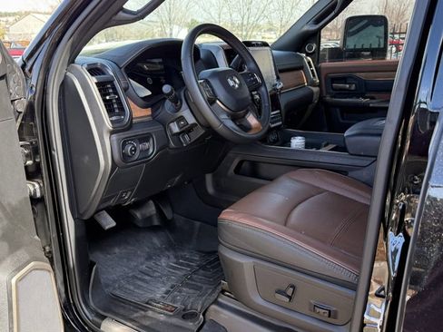 Used 2024 RAM 3500 Limited w/ Towing Technology Group image 3