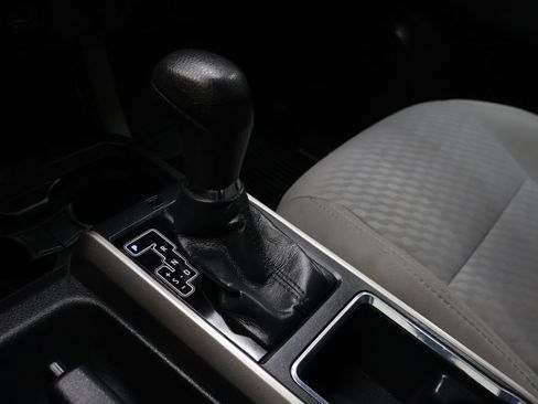 Used 2020 Toyota Tacoma SR5 AWD/4WD image 27