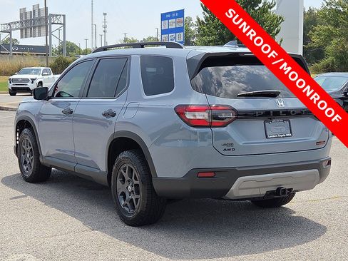 Used 2025 Honda Pilot TrailSport image 4