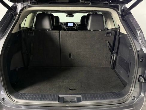 Used 2023 Toyota Highlander XLE FWD image 26
