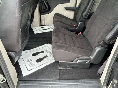 Used 2018 Dodge Grand Caravan SE w/ UConnect Hands-Free Group FWD image 9