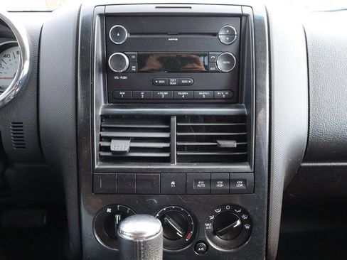 Used 2010 Ford Explorer Sport Trac XLT image 33