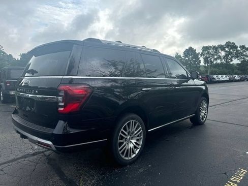 Used 2023 Ford Expedition Limited AWD/4WD image 5