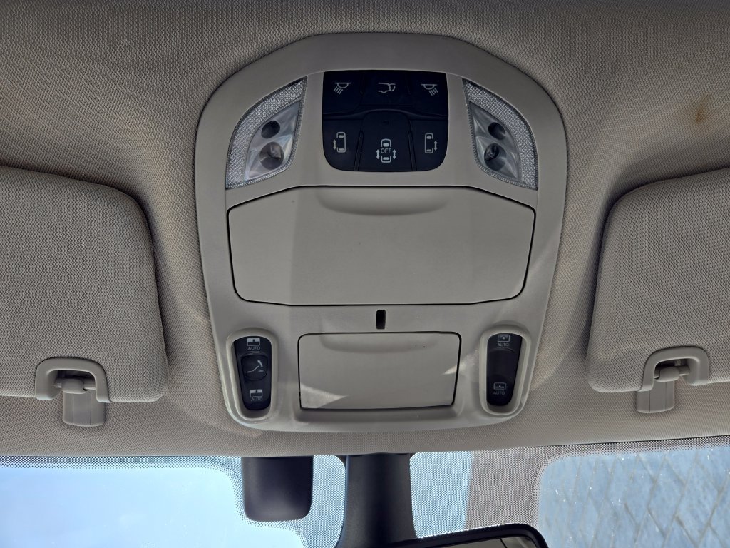 Used 2021 Chrysler Pacifica Touring-L w/ Uconnect Theater Family Group AWD/4WD image 22