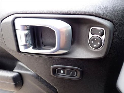 Used 2022 Jeep Wrangler Unlimited Sport AWD/4WD image 11