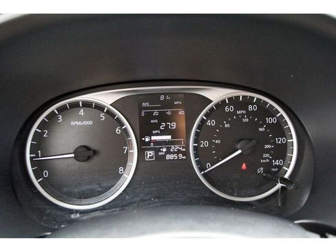 Used 2024 Nissan Kicks S FWD image 13