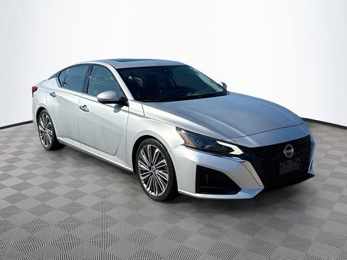 Used 2023 Nissan Altima 2.5 SL image 3