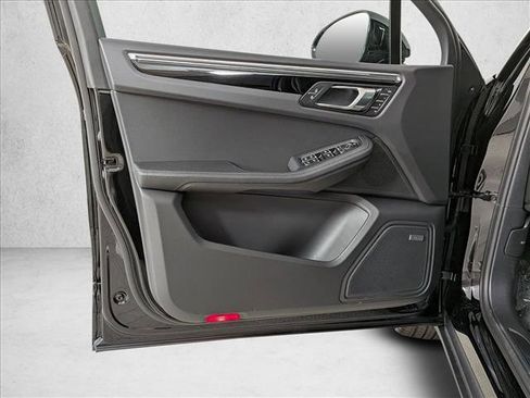 New 2026 Porsche Macan image 13