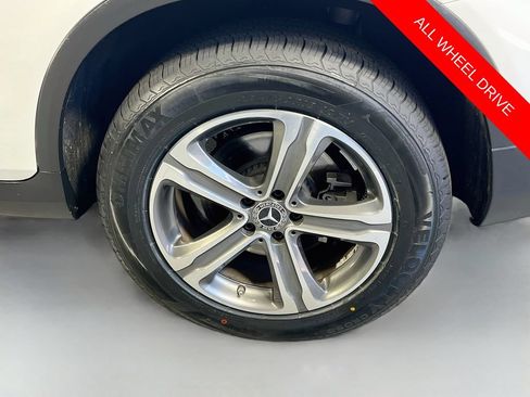 Used 2019 Mercedes-Benz GLC 300 4MATIC image 30