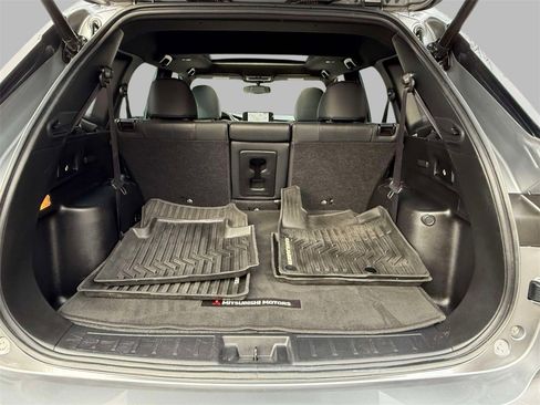 Used 2023 Mitsubishi Outlander AWD image 17