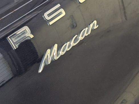 Certified 2018 Porsche Macan Sport Edition image 18