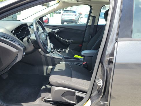 Used 2017 Ford Focus SEL w/ Cold Weather Package FWD image 20