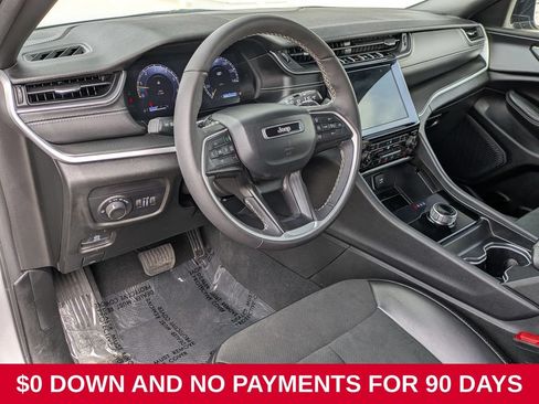 Used 2025 Jeep Grand Cherokee Altitude AWD/4WD image 14