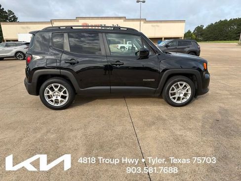 Used 2019 Jeep Renegade Latitude FWD image 12