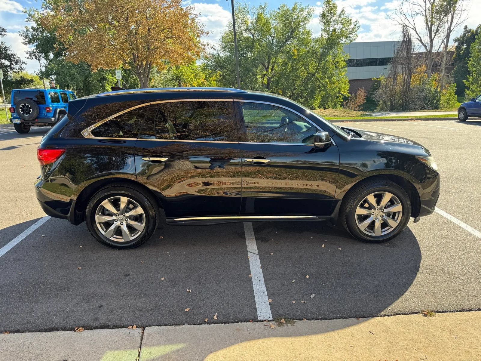 Used 2015 Acura MDX w/ Advance Package AWD/4WD image 4