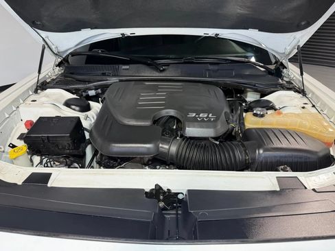 Used 2018 Dodge Challenger SXT RWD image 8