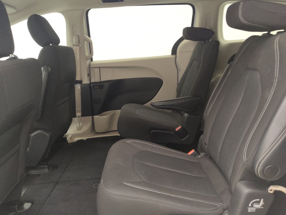 Used 2023 Chrysler Voyager LX FWD image 18