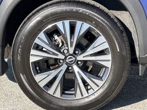 Used 2023 Nissan Rogue SV w/ SV Premium B Package image 24