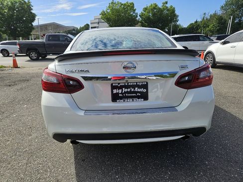 Used 2017 Nissan Altima 2.5 SR w/ Midnight Edition Package FWD image 8