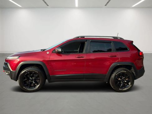 Used 2017 Jeep Cherokee Trailhawk AWD/4WD image 2