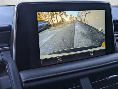 Used 2022 Chevrolet Tahoe Z71 image 13