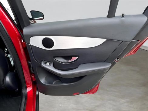 Used 2019 Mercedes-Benz GLC 300 image 27