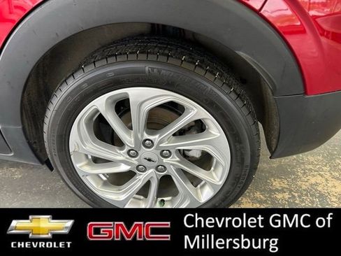 Used 2022 Chevrolet Bolt EUV LT w/ Comfort Package FWD image 7