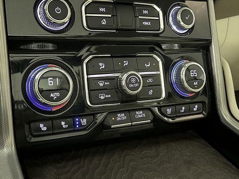 Used 2023 GMC Yukon XL Denali w/ Advanced Technology Package AWD/4WD image 18
