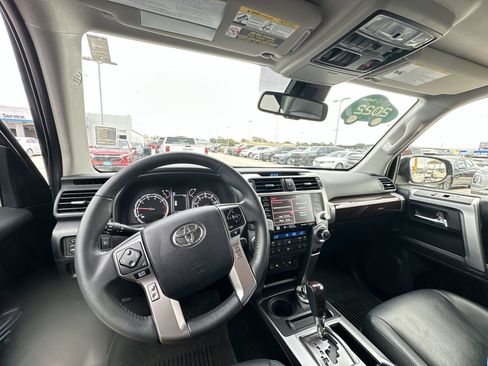 Used 2022 Toyota 4Runner Limited AWD/4WD image 10