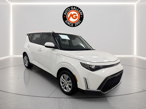 Used 2024 Kia Soul LX FWD image 1