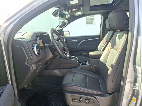 Used 2024 Chevrolet Colorado Z71 w/ Z71 Convenience Package 2 image 13