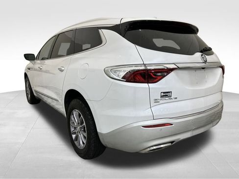 Used 2023 Buick Enclave Essence image 3