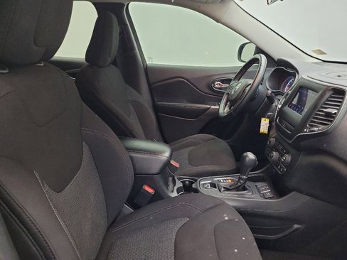 Used 2019 Jeep Cherokee Latitude w/ Cold Weather Group FWD image 21
