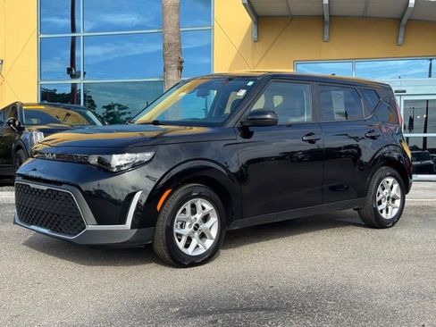 Certified 2025 Kia Soul LX FWD image 2