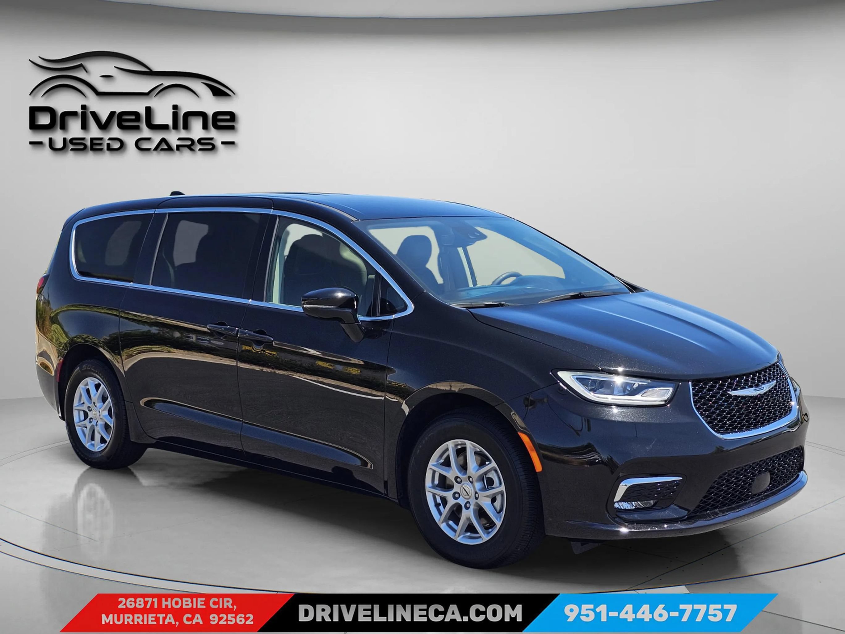Used 2024 Chrysler Pacifica Touring-L FWD image 9