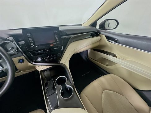 Used 2021 Toyota Camry LE image 11