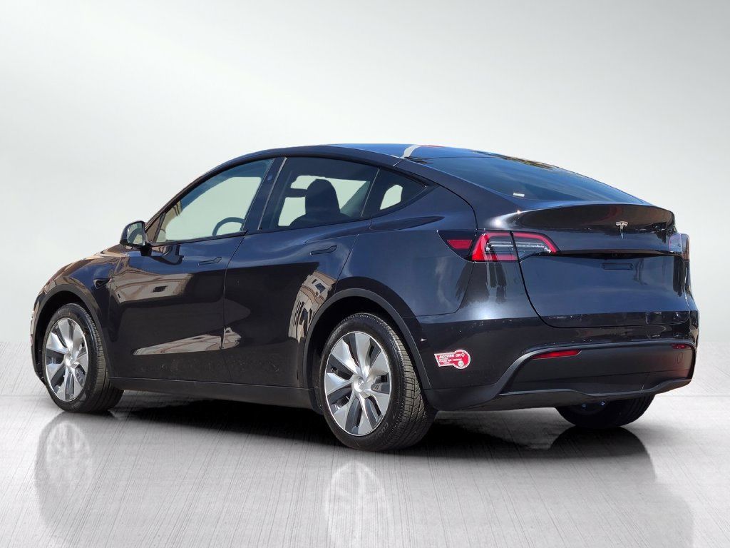 Used 2024 Tesla Model Y Long Range AWD/4WD image 7