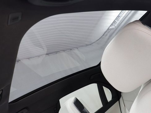 Used 2024 BMW 760i xDrive w/ Premium Package 2 image 15