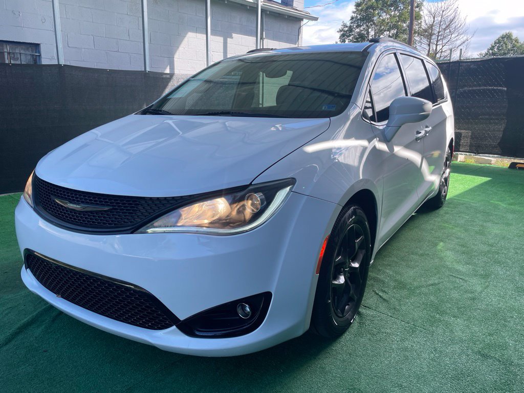 Used 2019 Chrysler Pacifica Touring-L Plus w/ S Appearance Package FWD image 7